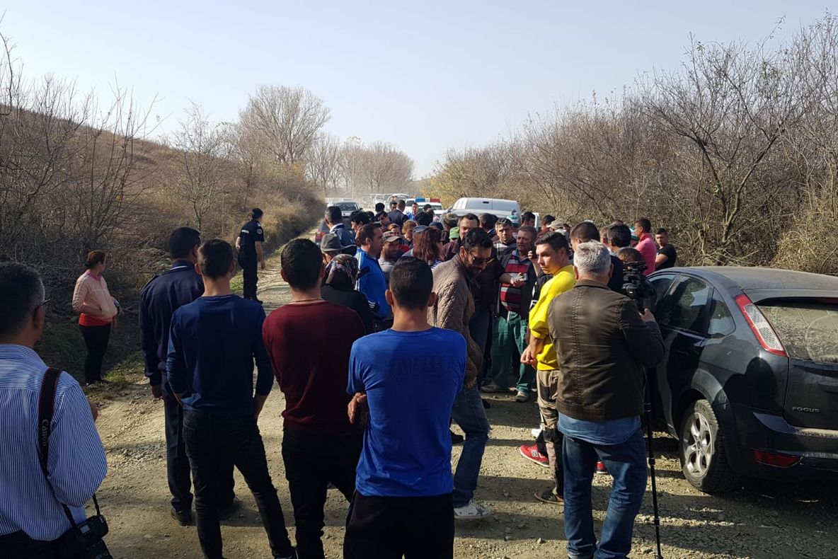 S-a cerut suplimentarea numărului forţelor de ordine la Comănicea. Oamenii sunt revoltaţi că li se taie porcii - FOTO