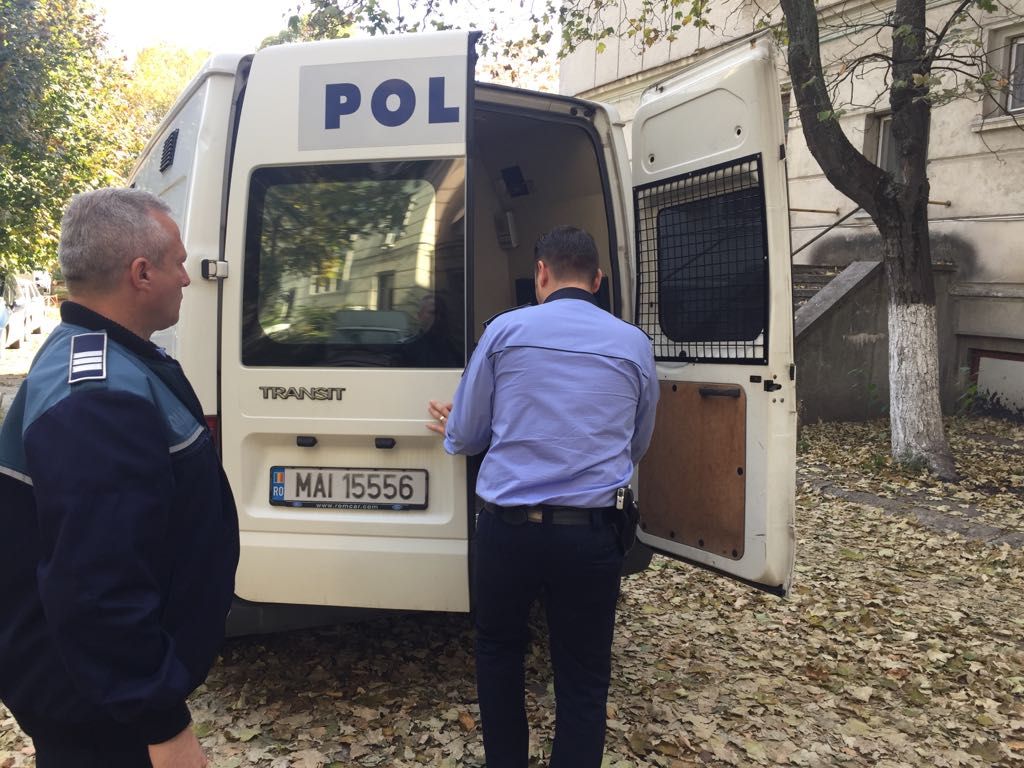 Un bărbat și o femeie din Dolj, arestați preventiv pentru fals de monedă. Grupul din care fac parte punea în circulație bancnote de 100 de euro