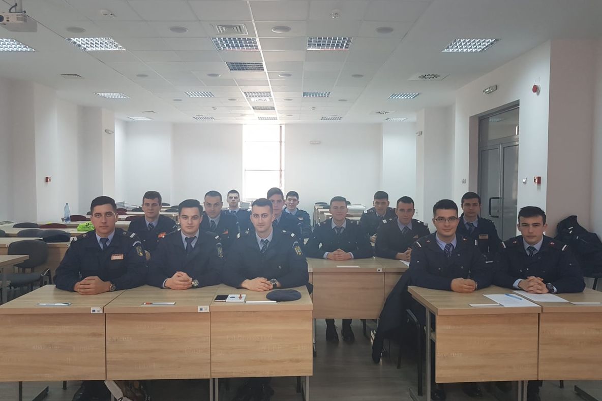 Se pregătesc să devină pompieri și polițiști. Peste o sută de studenți în practică la inspectoratele din Dolj