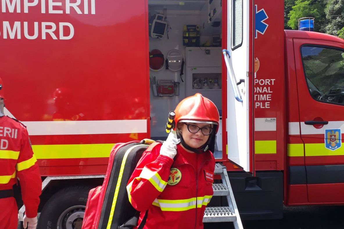 Despre voluntariat la ISU Dolj, cu tânăra Anais Pomagă: „Fac tot posibilul să salvez viaţa oamenilor care au nevoie de mine”