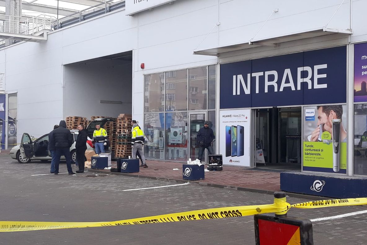 Cum au fost prinși hoții de la magazinul de electrocasnice din mall