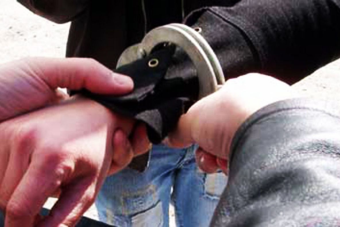 VIDEO/Ordin de protecție împotriva unui doljean care și-a bătut soția cu care se află în proces de divorț. Acesta a și furat mai multe bunuri din locuința comună