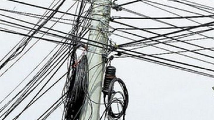 Trei doljeni au fost reținuți după ce au furat cablul de la rețeau de telefonie