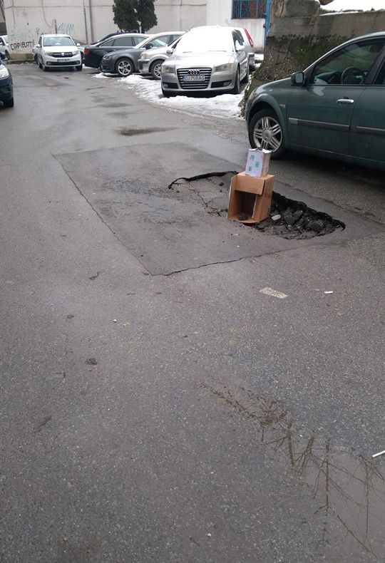 Gropile din asfalt, „apeluri de sezon” ale craiovenilor, la Telefonul Cetățeanului. De ce autoritățile nu pot face reparații