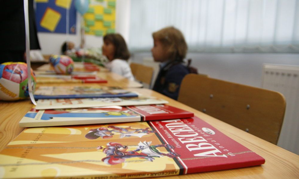 Directorii școlari din Dolj, răspunzători de comenzile pentru manuale