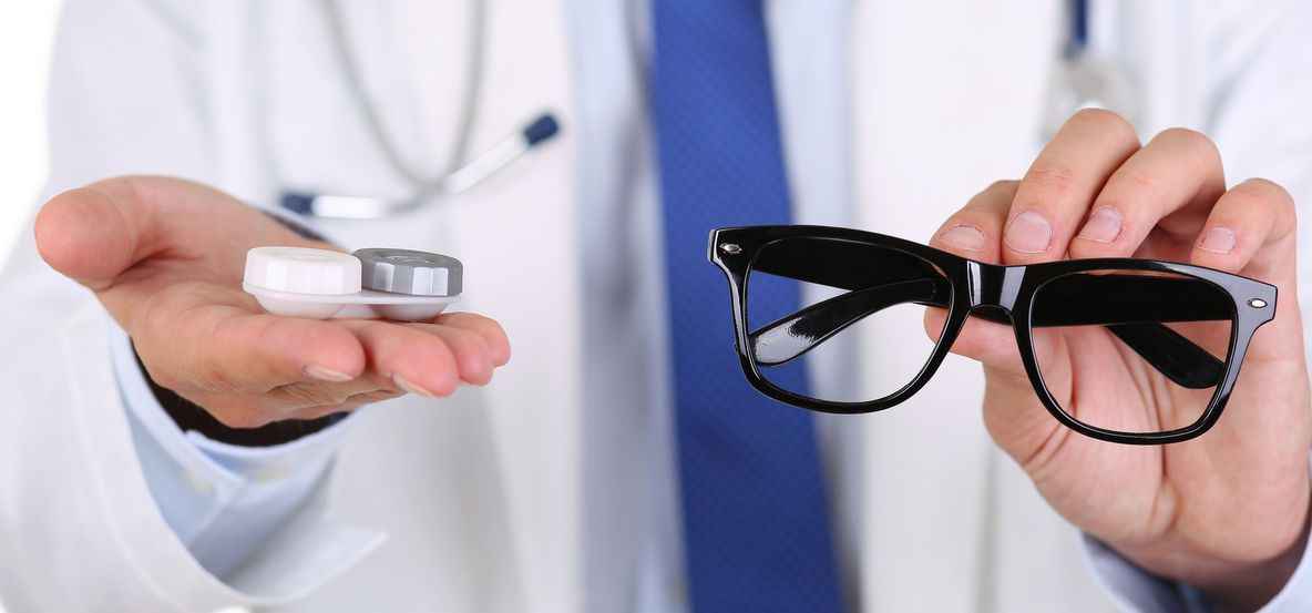 Despre „lentila inteligentă” și alte noutăți din domeniu, la Universitatea din Craiova