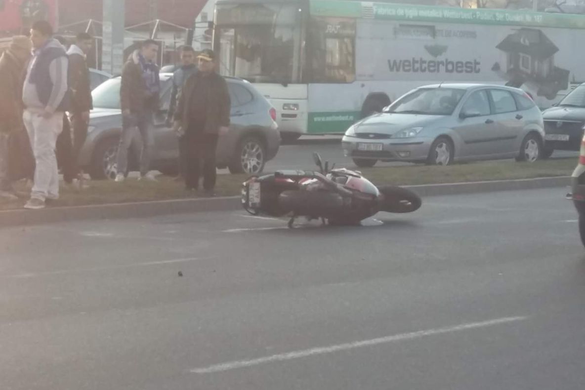 Motociclist din Craiova, la spital după ce a fost rănit în accident