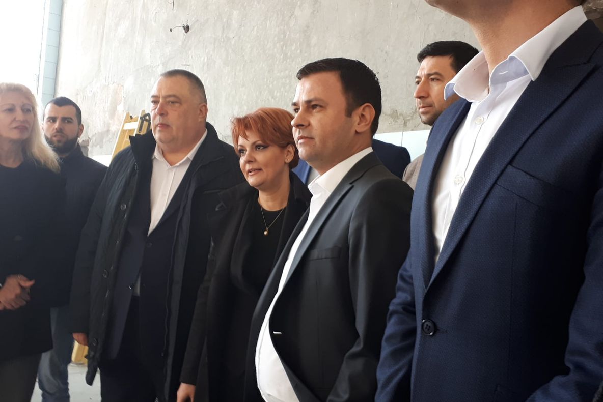 Ministrul Dezvoltării, promisiuni pentru reabilitarea Colegiului Carol şi Operei Române care funcţionează într-o clădire de patrimoniu din Craiova