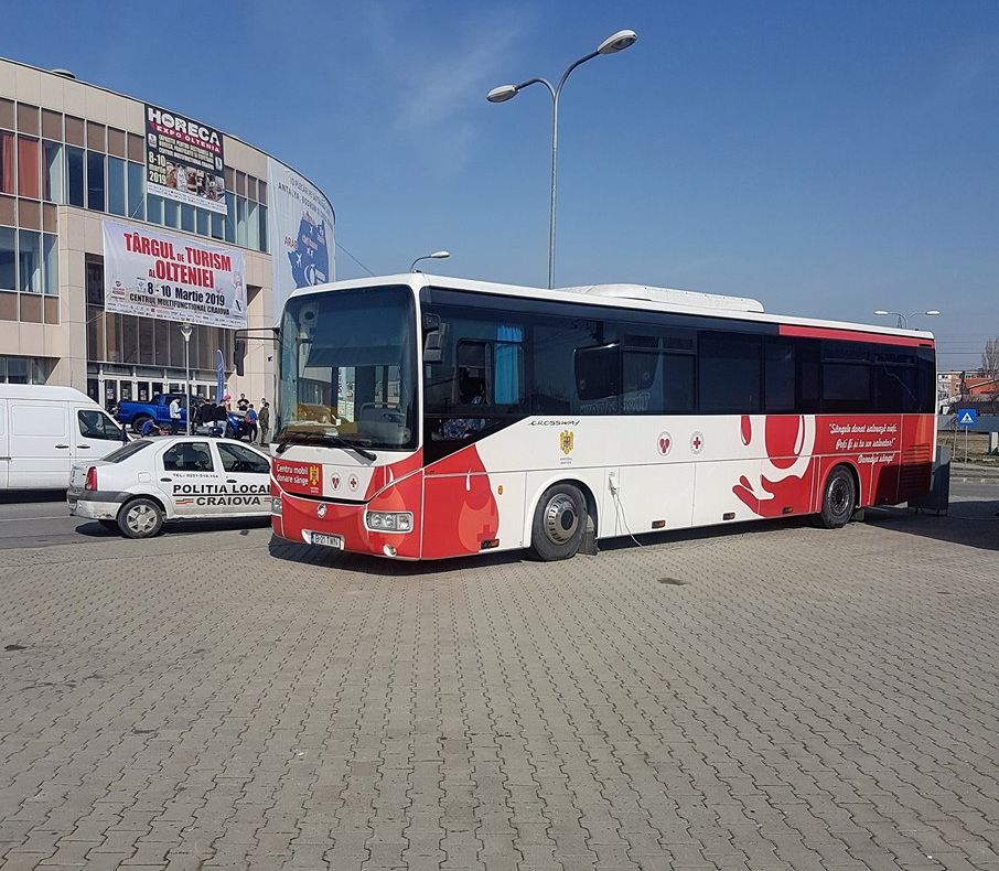 Cu laboratorul mobil de recoltare de sânge, la Târgul de Turism al Olteniei.  „Nevoile sunt mari, aceasta este realitatea”