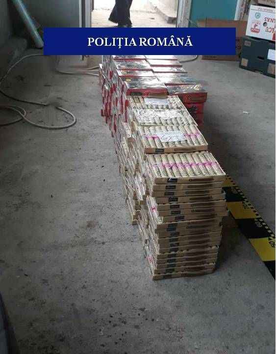 Zeci de mii de petarde găsite în casa unui doljean, în urma unei percheziții. Tânărul are dosar penal