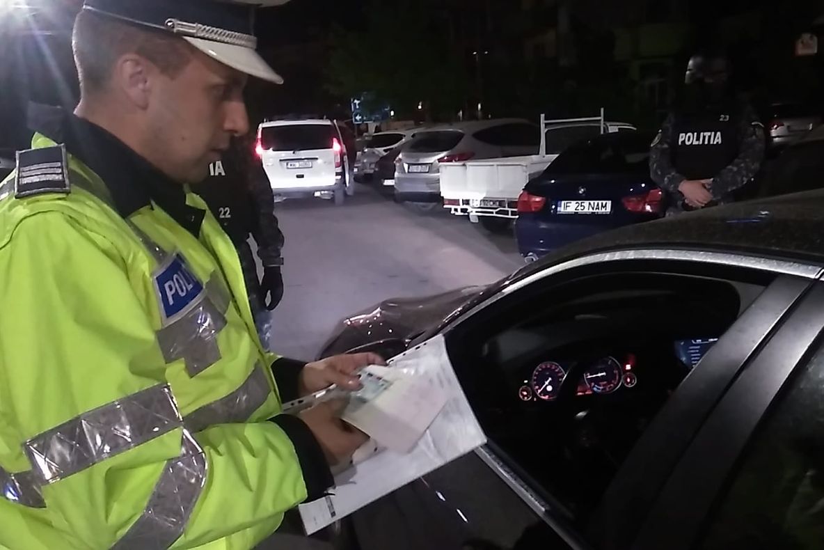 VIDEO&amp;FOTO. Polițiștii doljeni, razie în prag de Paște. Sute de amenzi aplicate și zeci de permise reținute