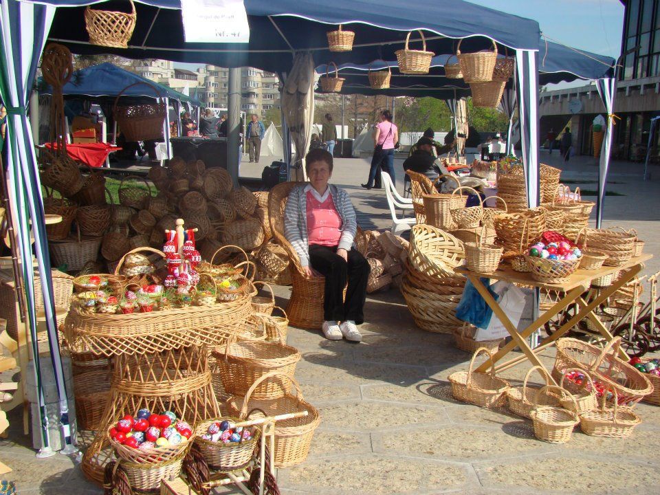 Comercianți din toată țara, meșteri populari și ateliere de creație, la Târgul de Paște de la Craiova