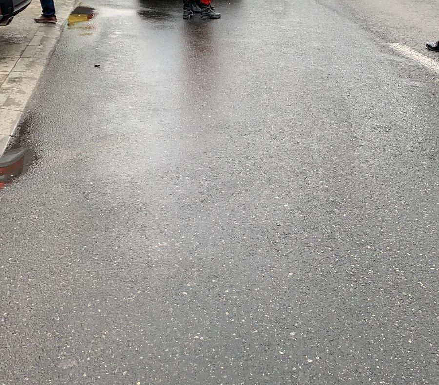 Femeie lovită de mașină, pe o stradă din Craiova. Aceasta traversa neregulamentar