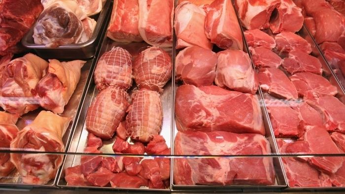 Au început controalele în rândul comercianților de carne și produse din carne din Craiova. Au fost date amenzi și s-au confiscat mărfuri