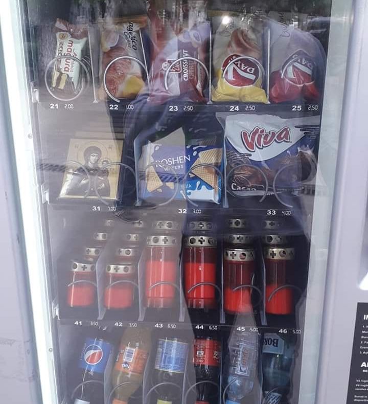 Craiova: Icoane şi candele, vândute la tonomat