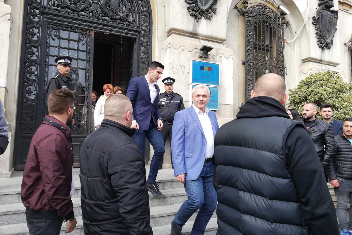 FOTOGALERIE. A început mitingul PSD de la Craiova. Dragnea și mai mulți candidați la europarlamentarele, prezenți