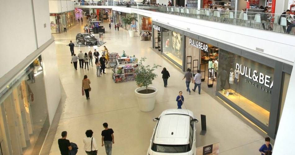 Doljean prins cu haine furate din mall-ul din Craiova