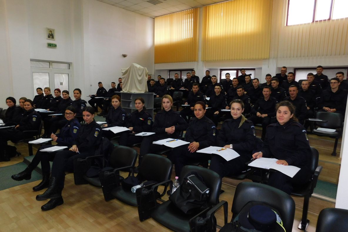 Elevi din Fălticeni și Drăgășani, în practică la Inspectoratul Județean de Jandarmi Dolj