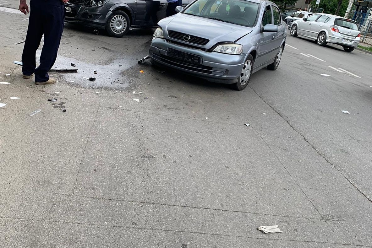 Accident în Craiova. Trei persoane au ajuns la spital