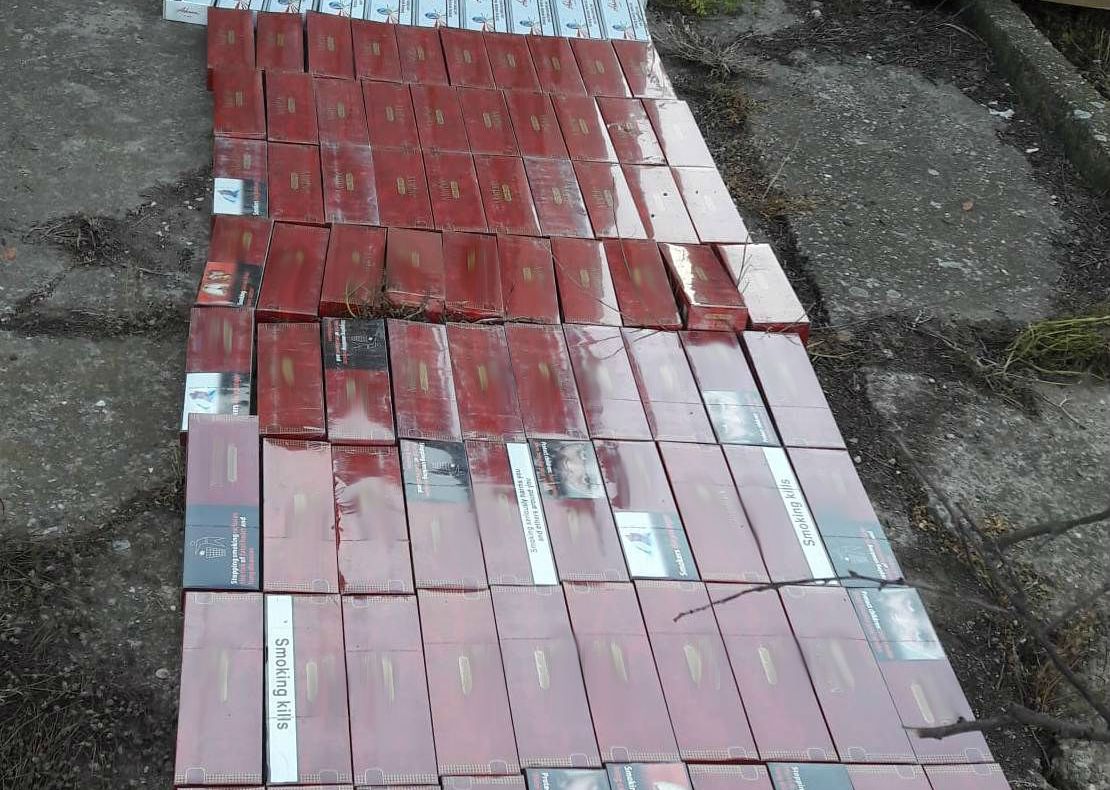 Percheziții domiciliare în două comune din Dolj, la contrabandiști de țigări. Au fost confiscate peste 1.800 de pachete
