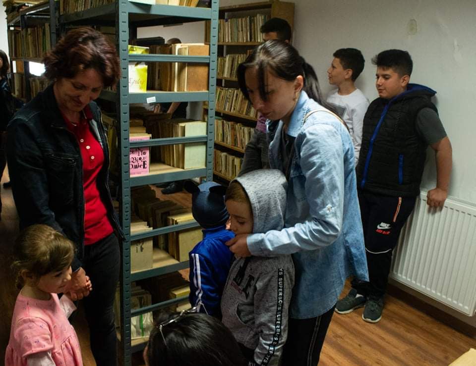 Peste 1.000 de cărți donate bibliotecii din Plenița