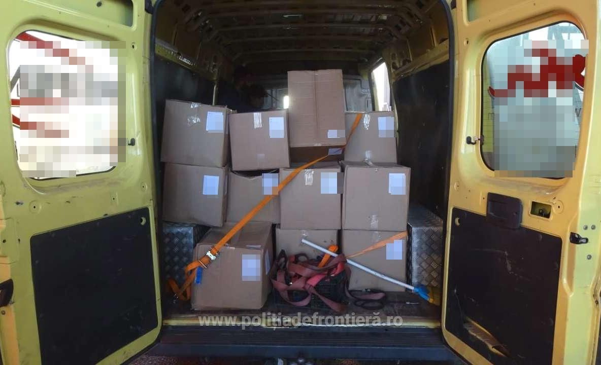 Trei sirieni, între care doi minori, găsiți între cutii cu haine, la Frontiera Calafat. Plătiseră șoferul pentru „cursa” spre Germania