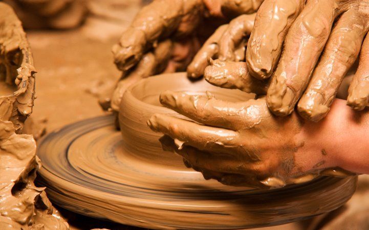 Demonstrații practice ale meșterilor populari, în aer liber, la Craiova