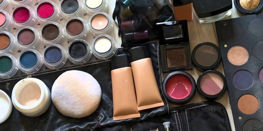 Doljeancă cercetată pentru furt după ce a sustras cosmetice și ochelari de soare dintr-un magazin
