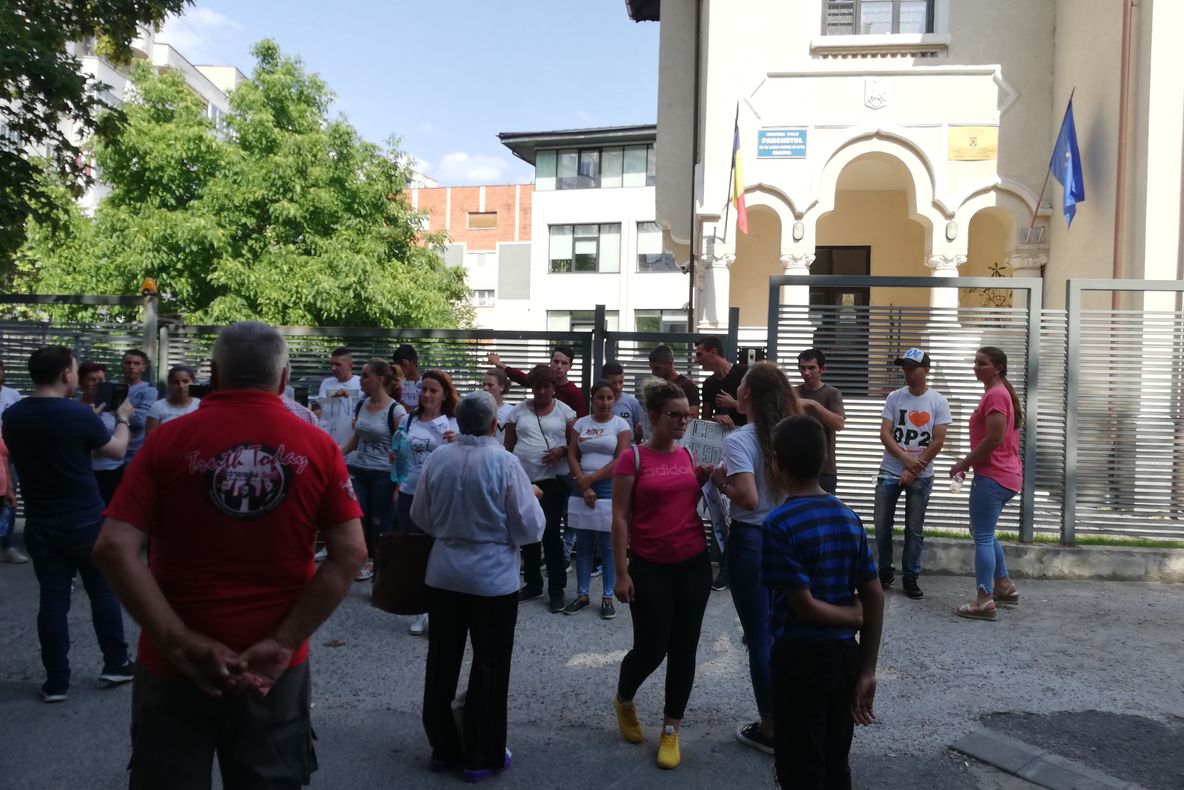 Protestatarii, de trei ore la Craiova