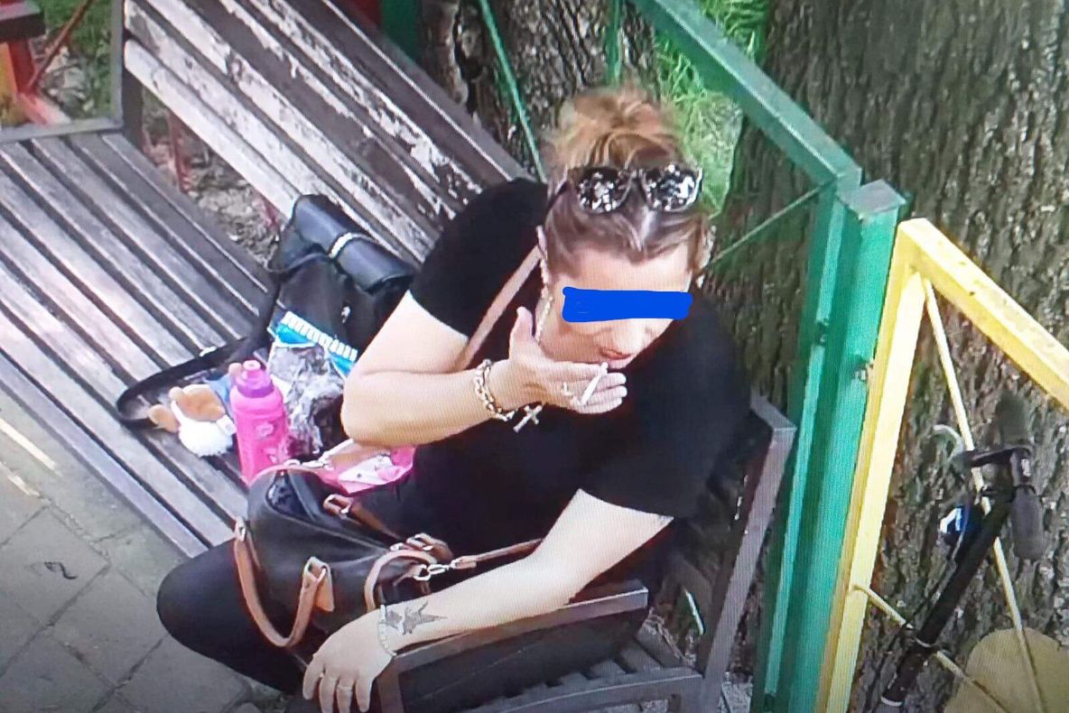 Zeci de craioveni amendați după ce au fost prinși că fumau în locurile de joacă pentru copii