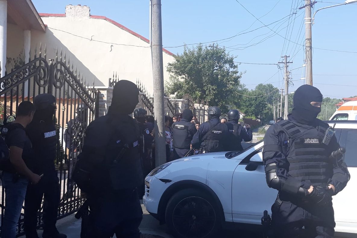 Percheziţii DIICOT şi FBI, la o grupare care acţiona şi în Mexic şi SUA - VIDEO