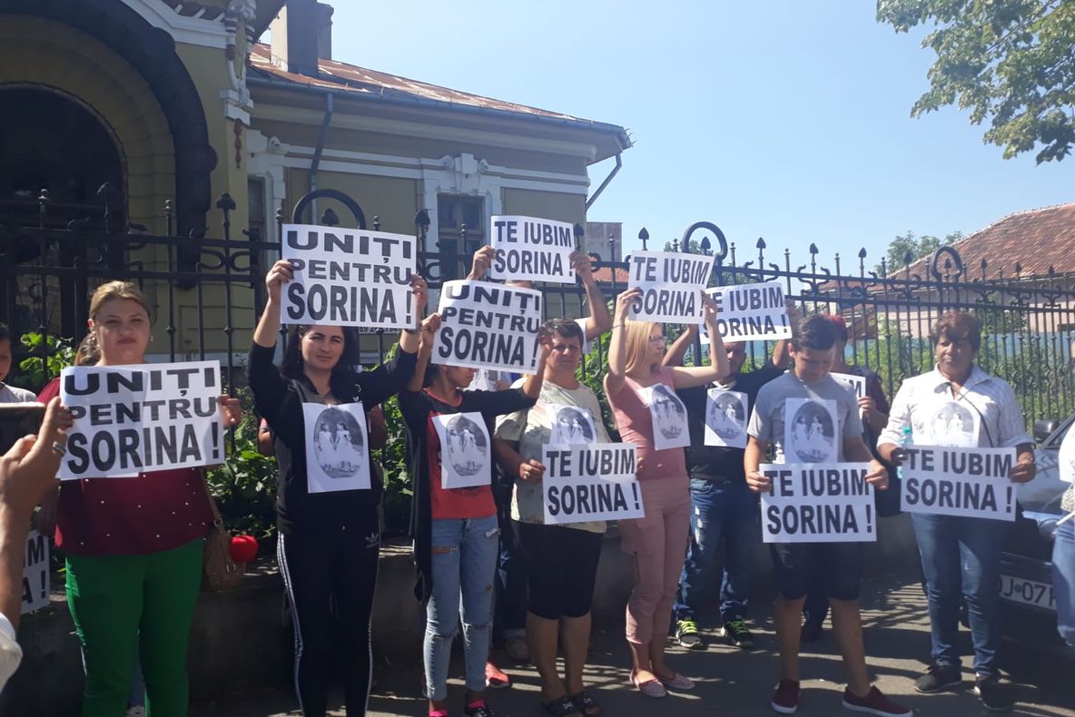 Protest anunţat la Curtea de Apel Craiova, unde se judecă revizuirea dosarului de adopţie internaţională în cazul Sorinei - VIDEO