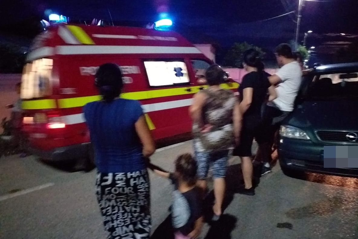 Copil de 12 ani, din Işalniţa, care ar fi fumat o ţigară cu etnobotanice a ajuns la spital - FOTO