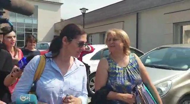 Avocaţii familiei care a adoptat-o pe Sorina îl acuză pe procurorul general că este dezinformat şi că a cedat presiunii media - VIDEO