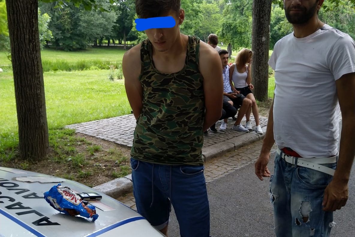 Peste 20 de persoane prinse cu droguri asupra lor, în Parcul Nicolae Romanescu din Craiova