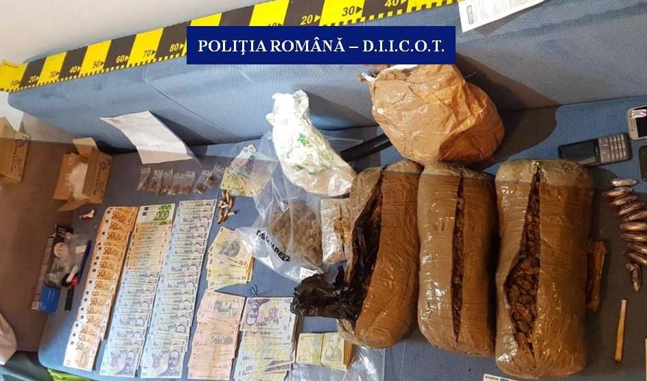 Traficant de cannabis, prins în flagrant la Craiova. Poliţiştii au destructurat întreaga reţea