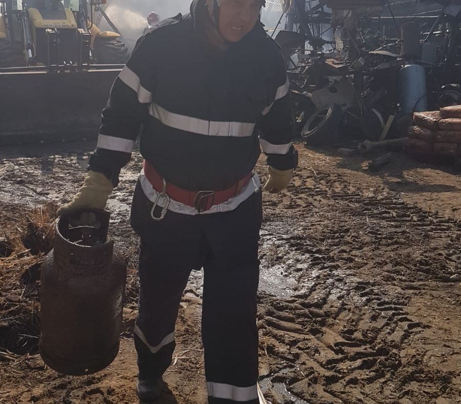 Incendiu de proporții într-o comună din județul Dolj. FOTO