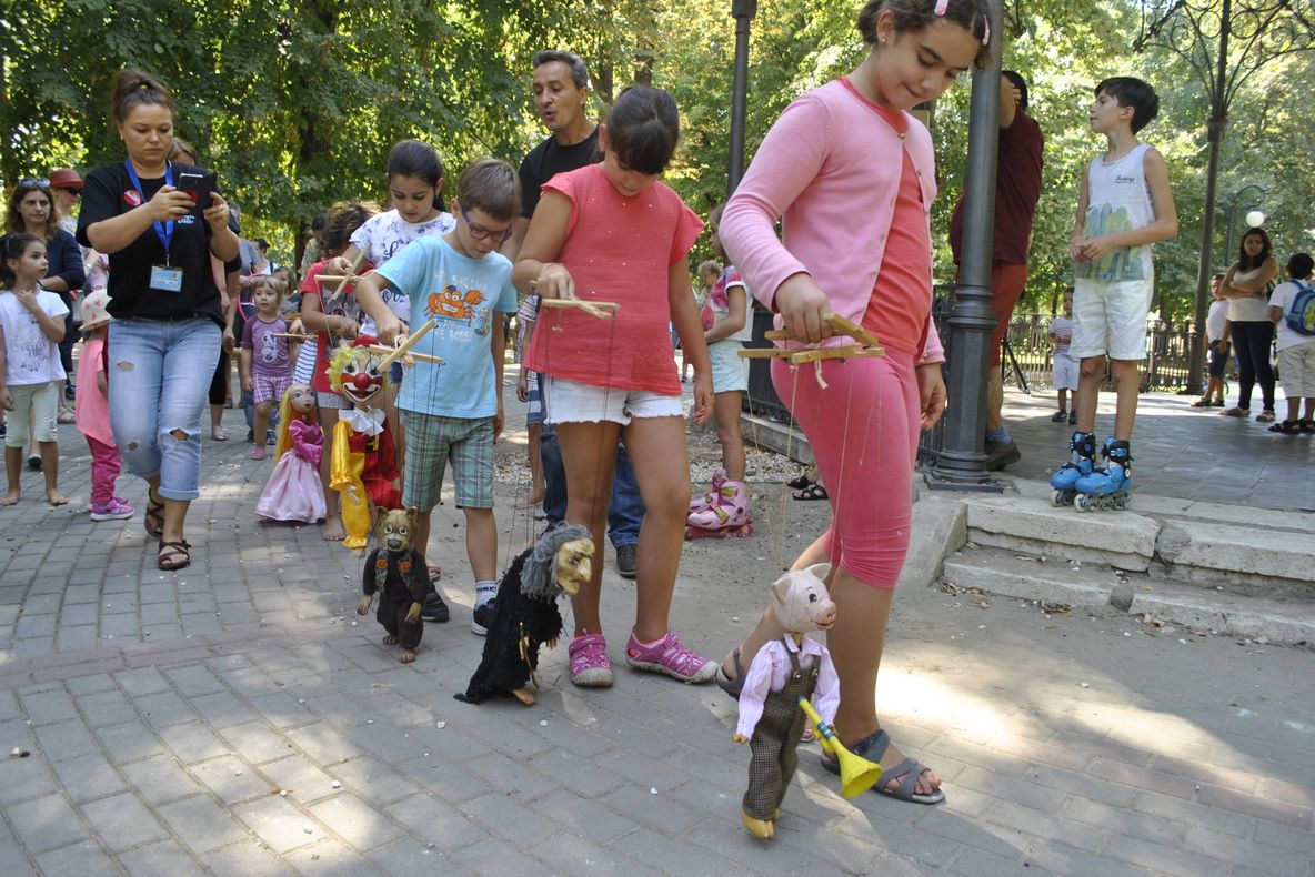Ateliere de creație în cadrul Festivalului Puppets Occupy Street, la Craiova