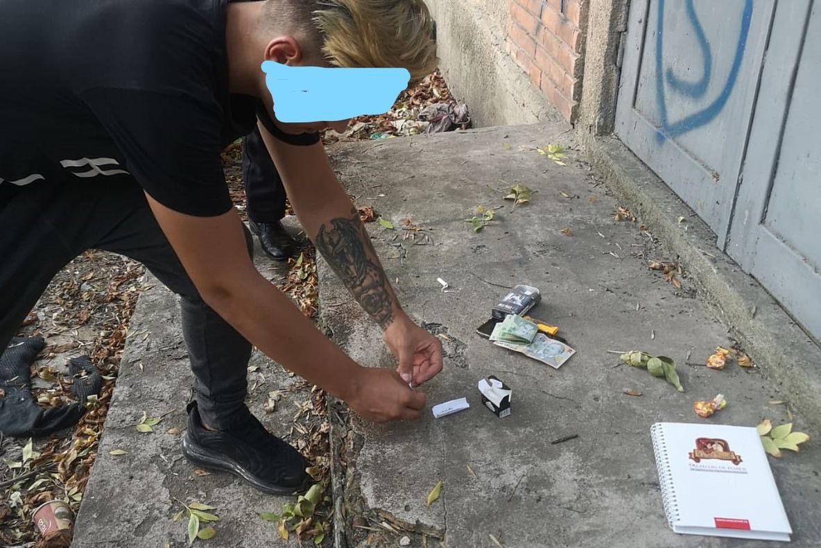 Un nou caz de tineri prinși drogându-se, în Craiova