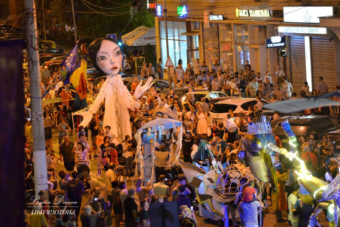 Străzi închise în Craiova, din cauza desfăşurării „Puppets Occupy Street”