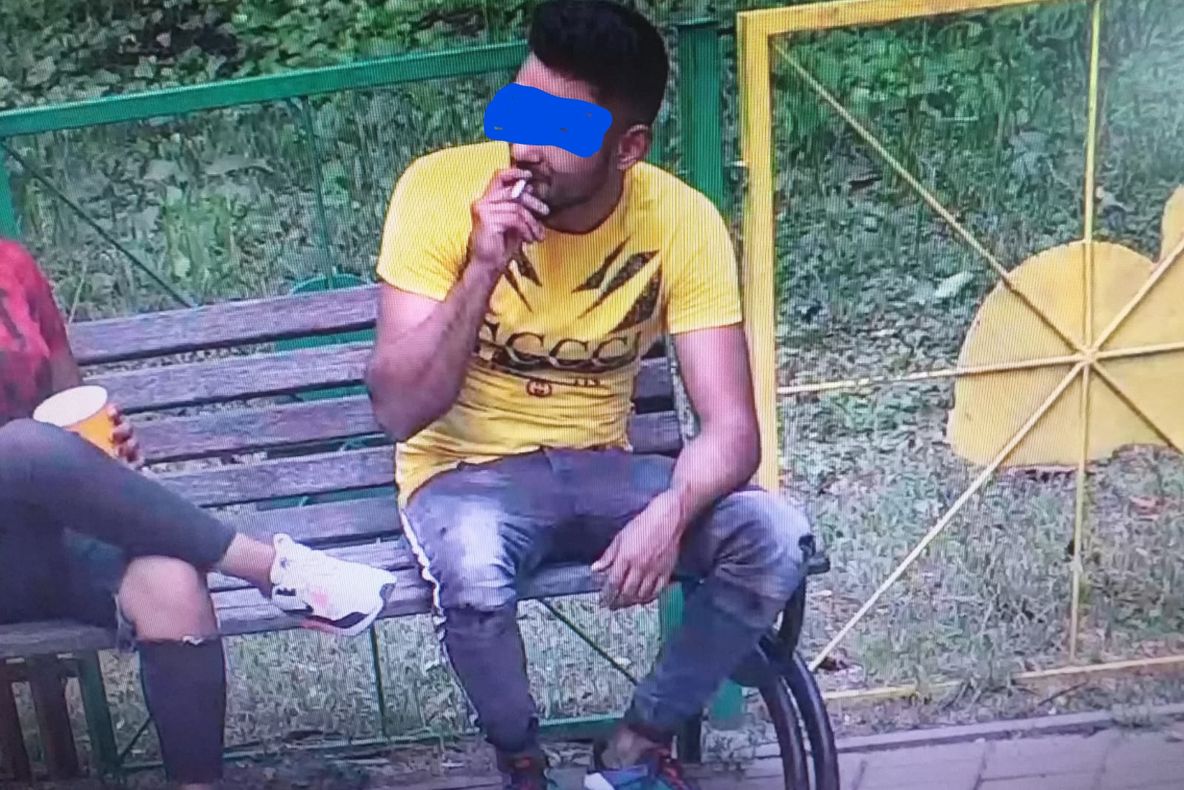 Fumătorii continuă să sfideze legea privind locurile de joacă, în Craiova