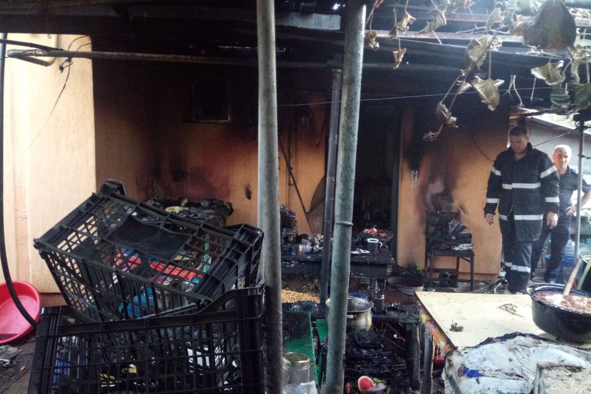 Un bărbat din Craiova a ajuns la spital cu arsuri, în urma unui incendiu