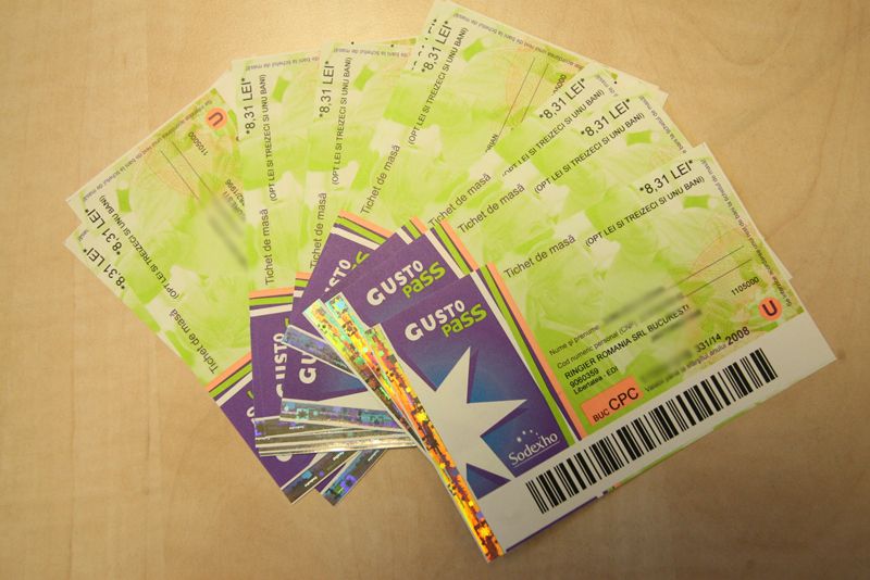 Furt între colege, la o societate a Primăriei Craiova. O angajată RAADPFL a sustras mai multe bonuri de masă