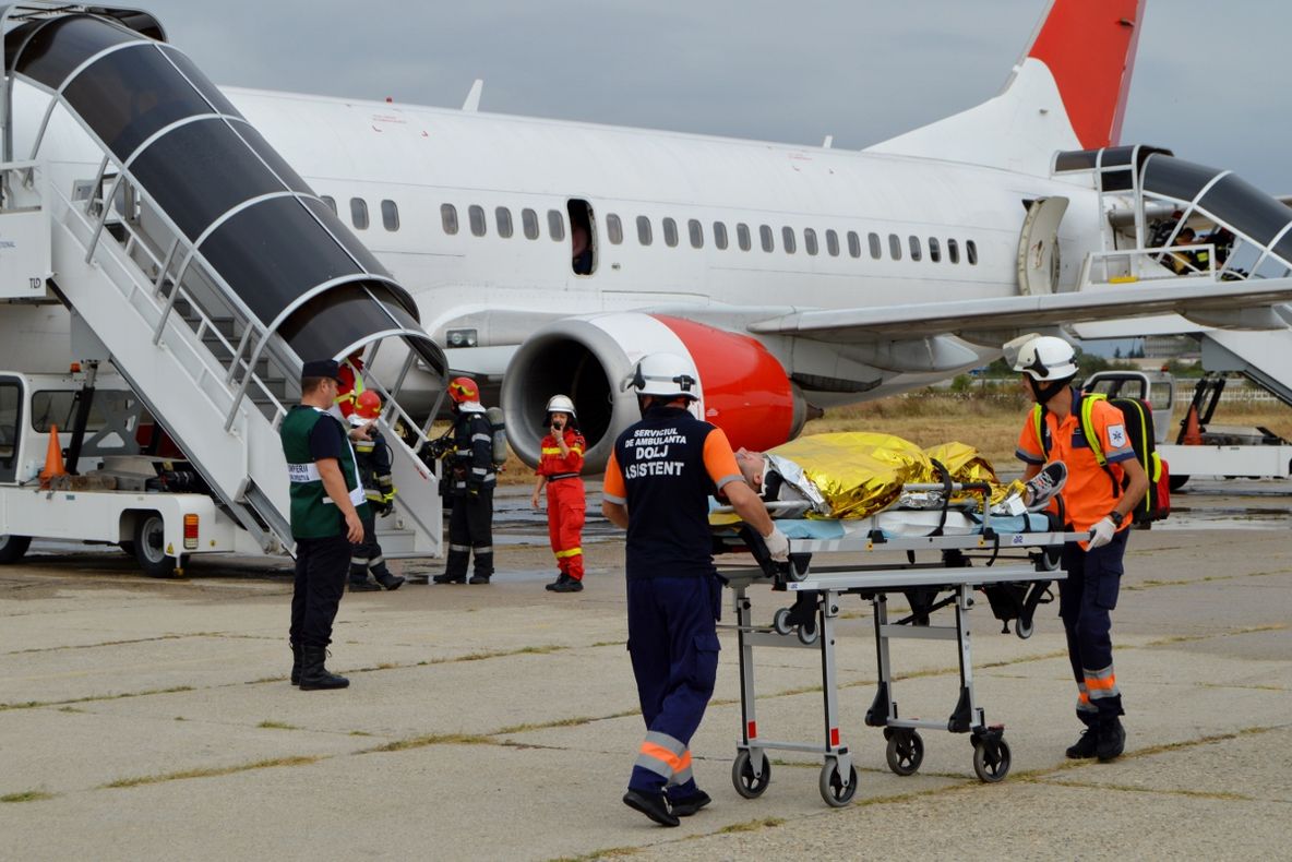 Incendiu pe Aeroportul Craiova. Autoritățile au activat planul roșu de intervenție-simulare