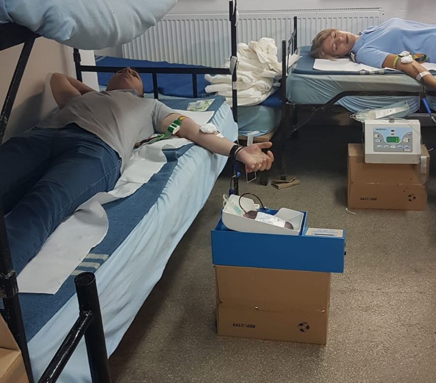 Pompierii doljeni au donat sânge. Situație critică a stocului