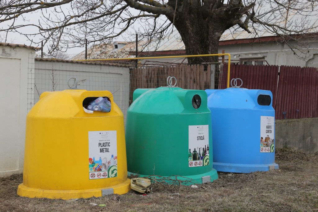 Tarife diferențiate la gunoi, din ianuarie. Cum îi pregătesc primarii pe doljeni