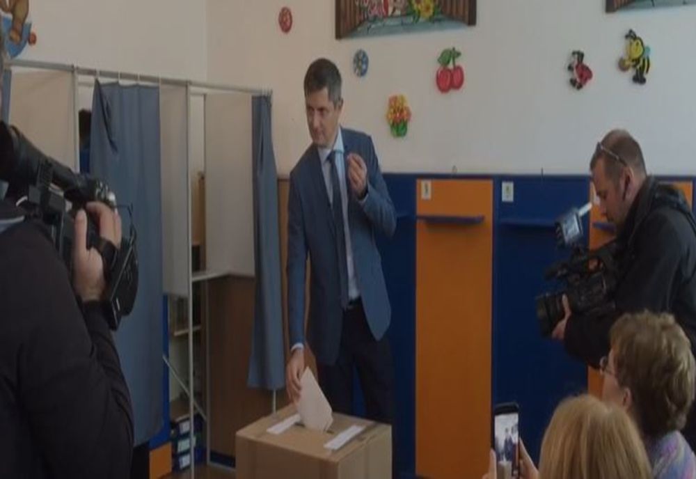 VIDEO | Dan Barna a venit la urne alături de soția sa: "Am votat pentru o schimbare!"
