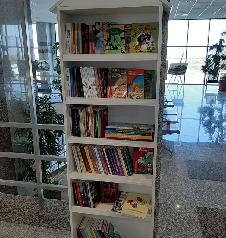 Biblioteca din Aeroportul Internațional Craiova. Peste 1.000 de cărți pentru călători