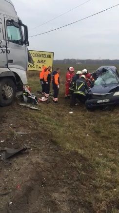 Accident CUMPLIT într-o localitate din Dolj. Două persoane sunt resuscitate