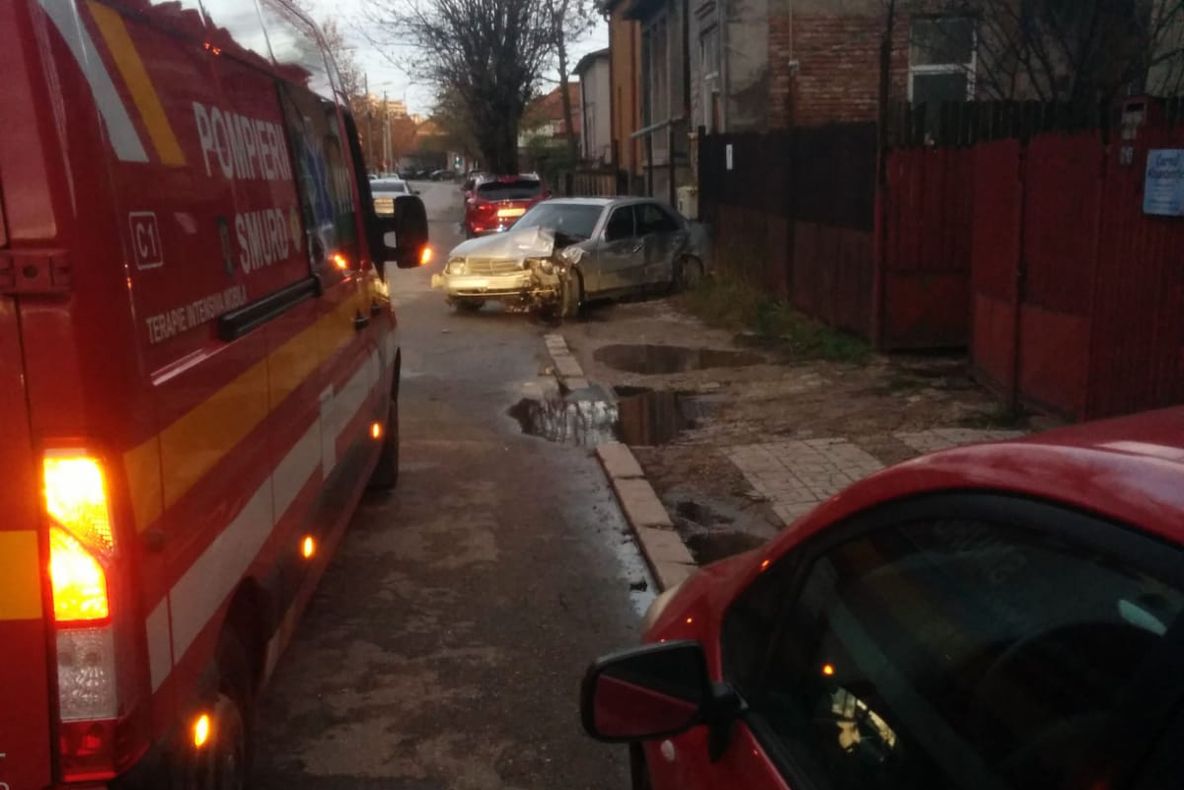 Accident produs de un adolescent de 17 ani, în Craiova. O fată de 15 ani a ajuns la spital